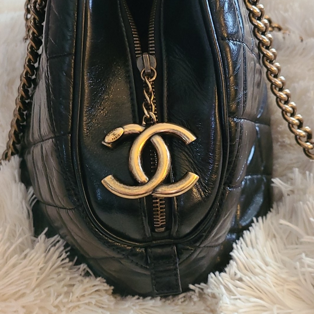 💋💖 Gorgeous! 💋💖 Chanel Castle Rock Bowler Satchel. Stunning! - Picture 6 of 12